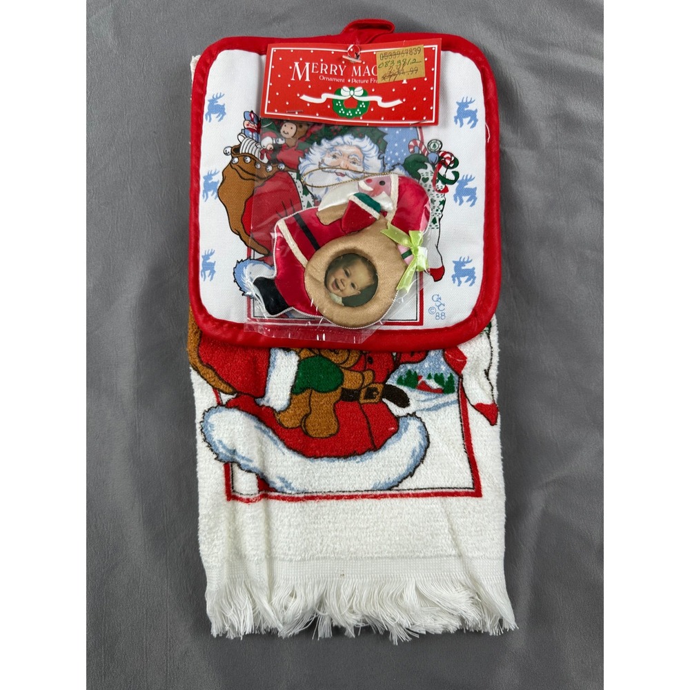 Merry Mac Xmas kitchen towel & pot holder set w/ circular picture frame 80's